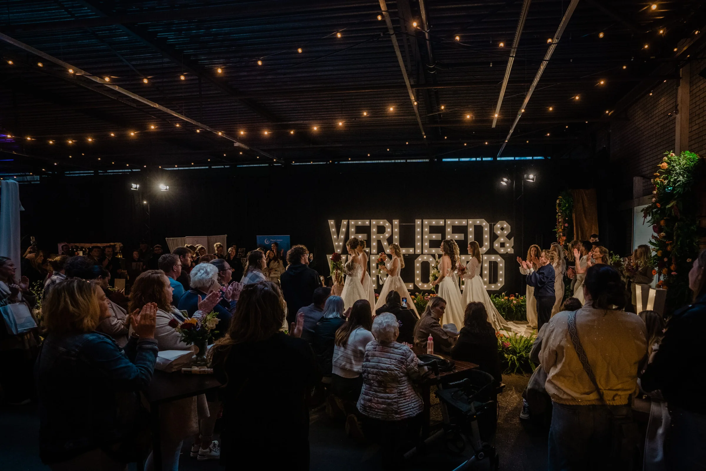 modeshow tijdens de trouwbeurs in noord nederland